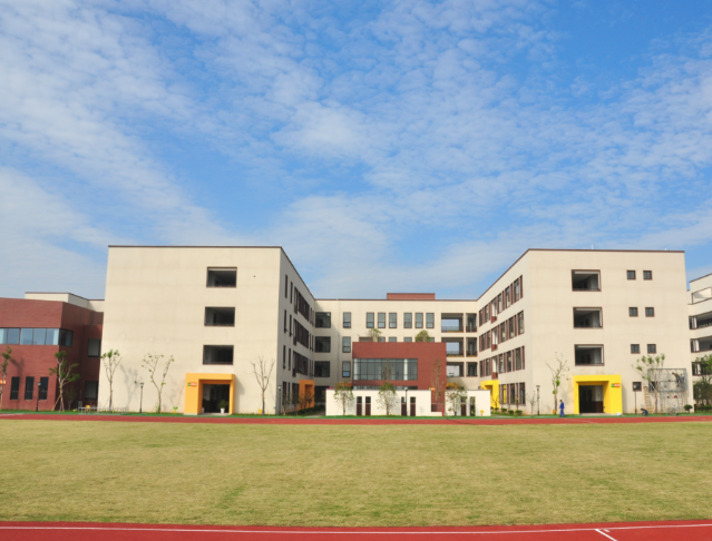 新学期师生的到来变革强师让教育质量节节攀升硬件上台阶